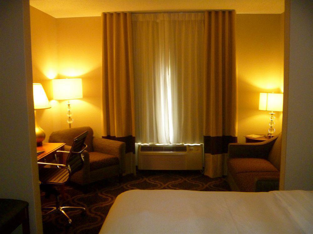 Comfort Suites Pineville - Ballantyne Area Zewnętrze zdjęcie